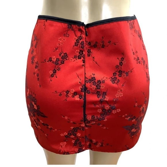 Red and Black Floral Mini Skirt New Without Tags - Picture 4 of 4